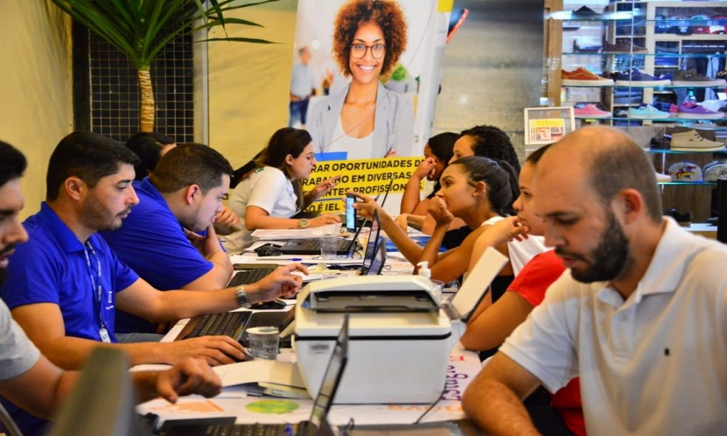Imagem Ilustrando a Notícia: IEL divulga mais de 800 vagas de estágio em Goiás