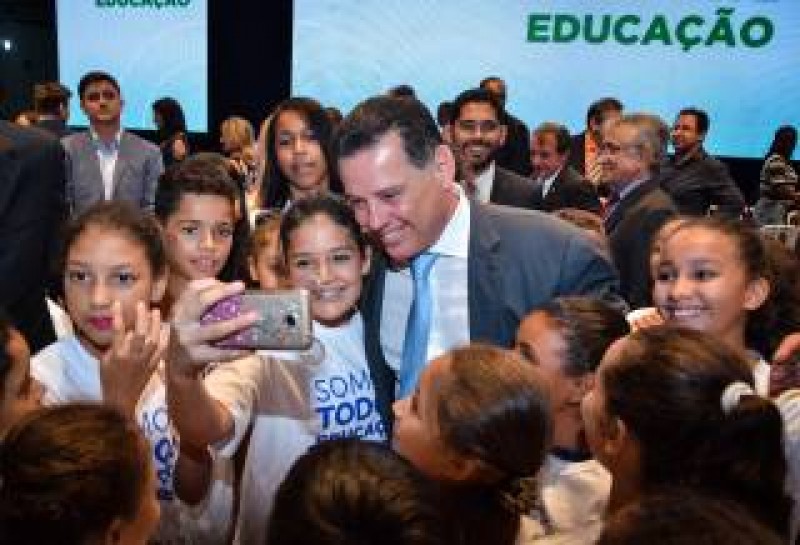 Imagem Ilustrando a Notícia: Marconi anuncia investimento de R$ 510 milhões para Educação
