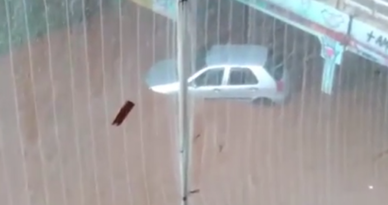 Imagem Ilustrando a Notícia: Chuva forte provoca estragos e congestionamento em Goiânia