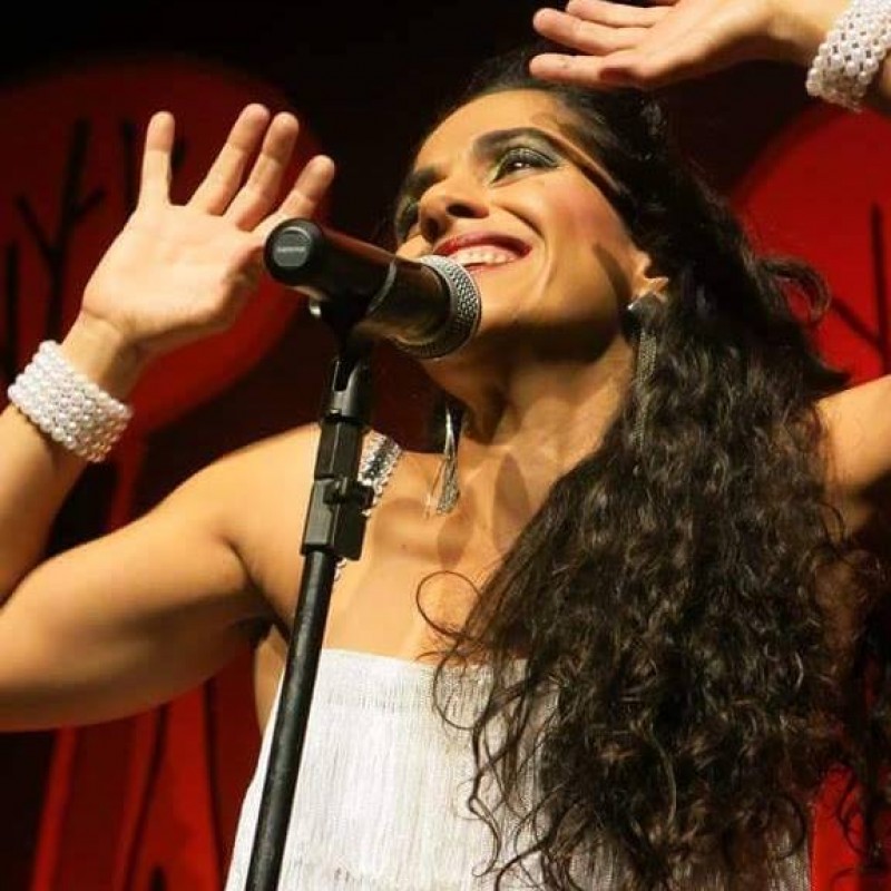 Imagem Ilustrando a Notícia: Música brasileira na voz de Débora Di Sá neste sábado, em Pirenópolis