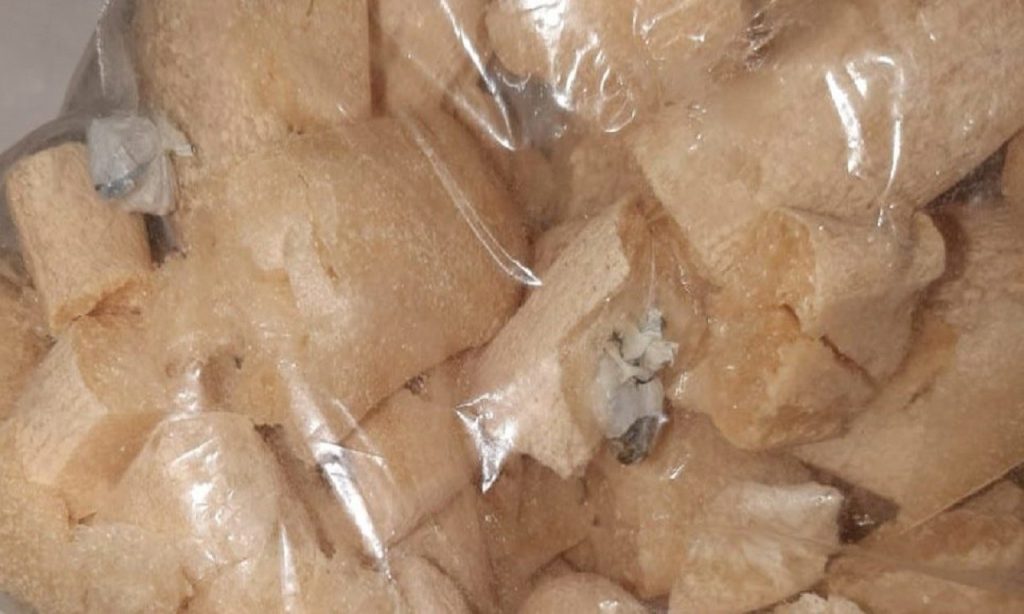 Imagem Ilustrando a Notícia: Mulher é presa ao tentar entrar em presídio com drogas em biscoito