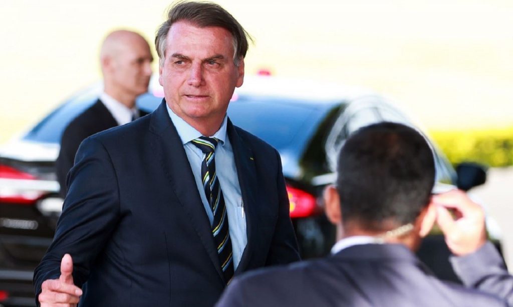 Imagem Ilustrando a Notícia: Bolsonaro vai à posse do novo presidente do Uruguai no domingo (01º/03)