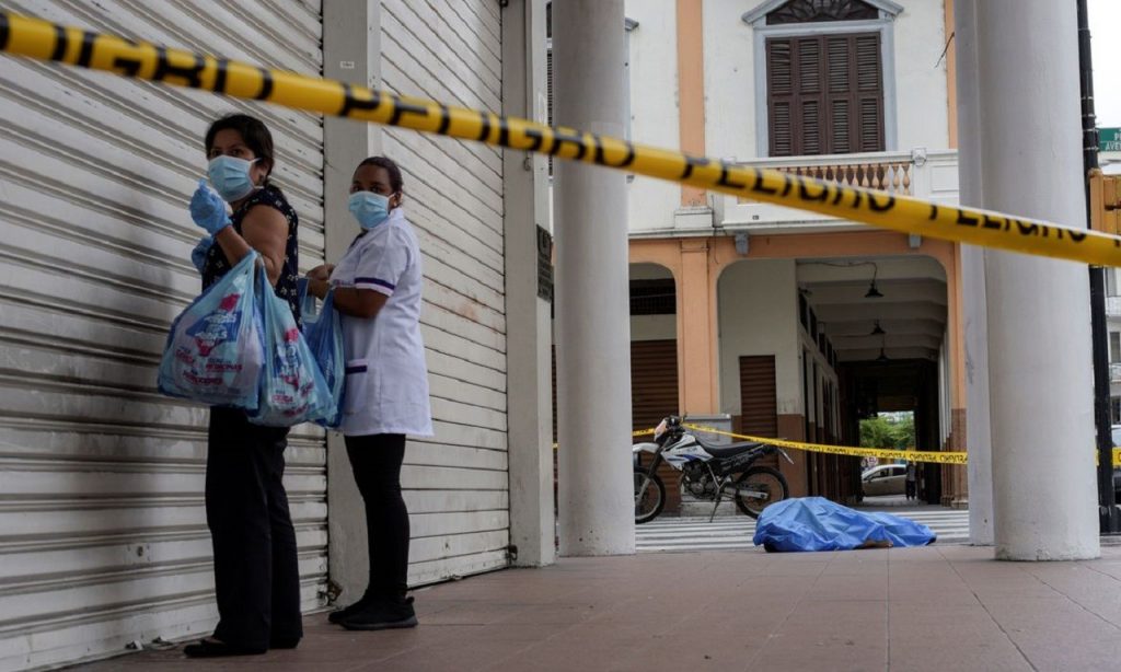 Imagem Ilustrando a Notícia: Sistema funerário do Equador entra em colapso por mortes pela Covid-19