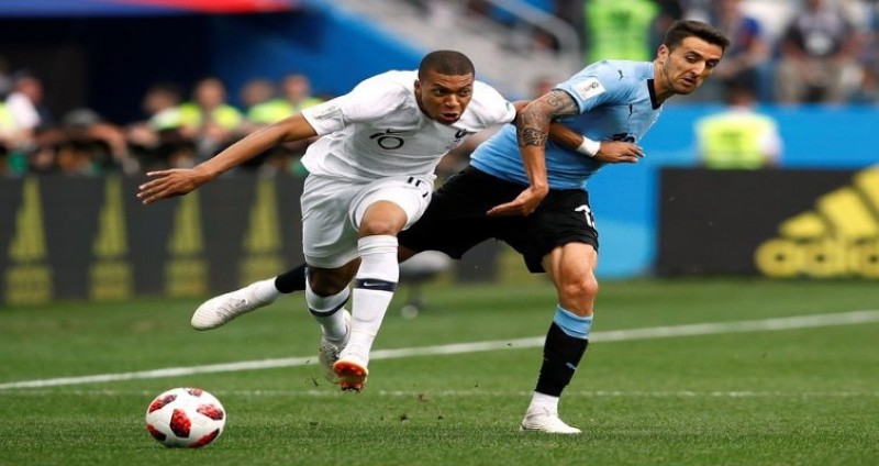 Imagem Ilustrando a Notícia: França elimina Uruguai e vai à semifinal da Copa