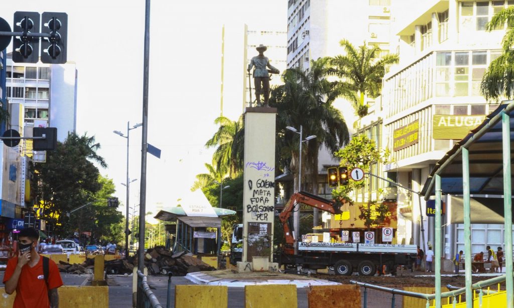 Imagem Ilustrando a Notícia: Obras inacabadas em Goiânia estrangulam trânsito e atingem 70 mil usuários