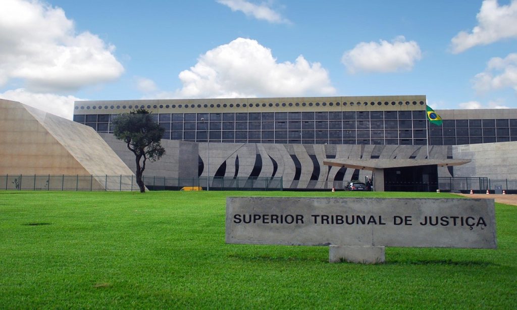 Imagem Ilustrando a Notícia: STJ suspende pagamento milionário a juízes do Piauí