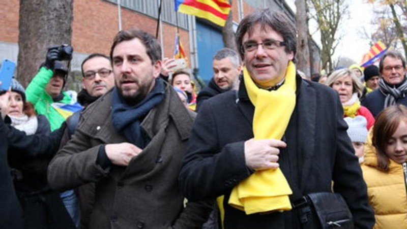 Imagem Ilustrando a Notícia: Puigdemont diz que foi “sacrificado” e admite derrota em mensagens a deputado
