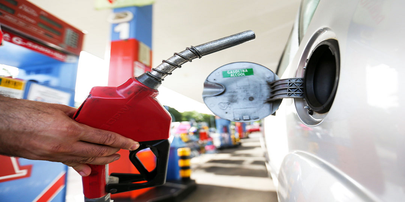 Imagem Ilustrando a Notícia: Petrobras anuncia novo aumento para o diesel e a gasolina