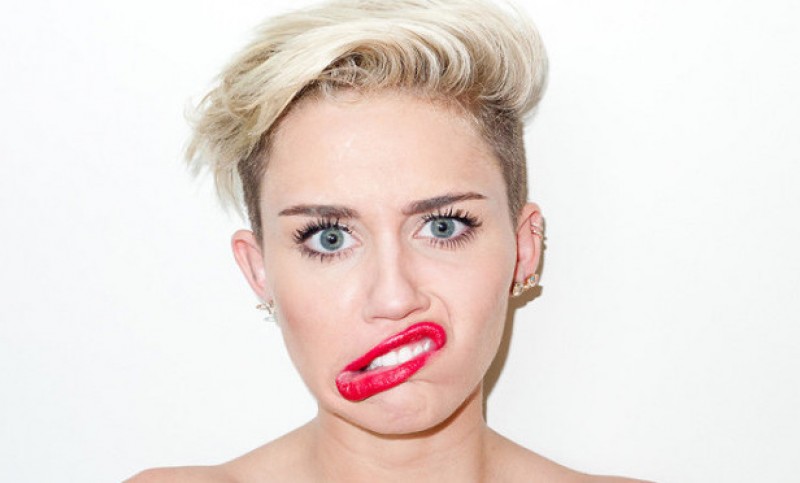 Imagem Ilustrando a Notícia: Miley Cyrus tem fotos íntimas vazadas na internet
