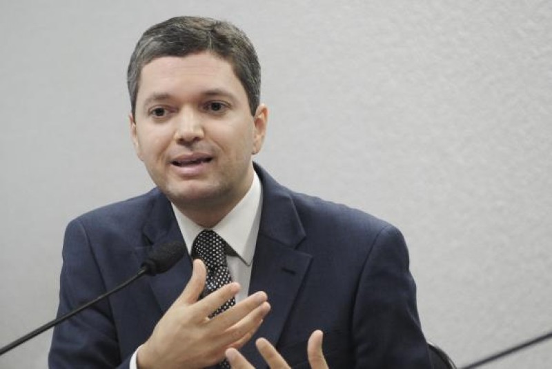 Imagem Ilustrando a Notícia: Planalto confirma permanência de Fabiano Silveira na pasta da Transparência