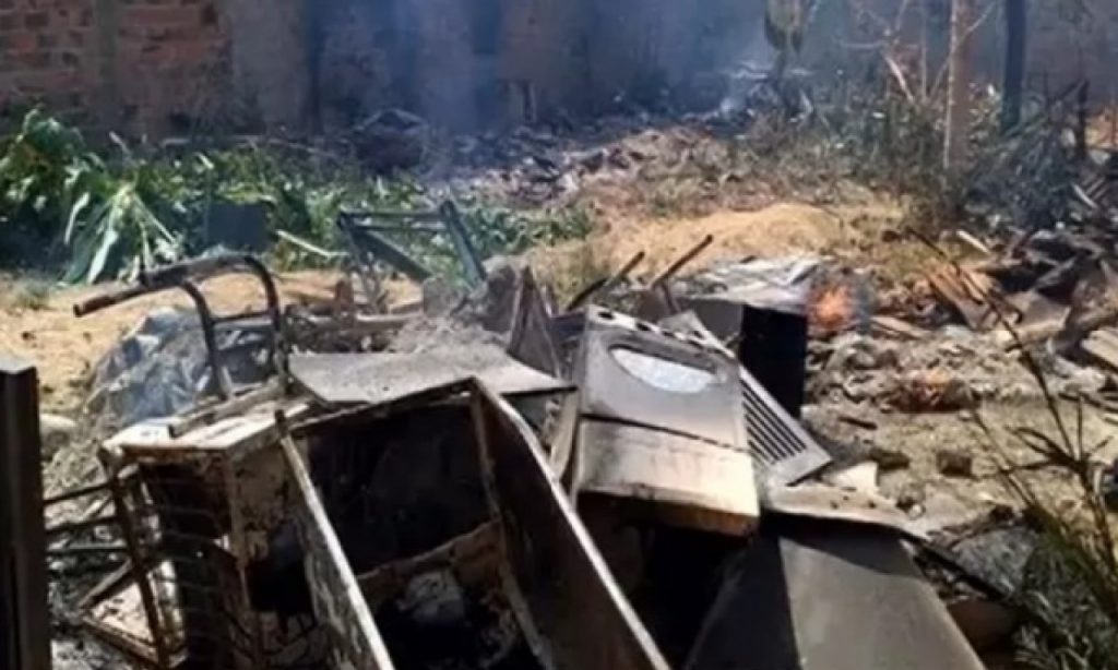 Imagem Ilustrando a Notícia: Homem em fúria queima casa, agride bombeiros e é morto por PM em Uruaçu
