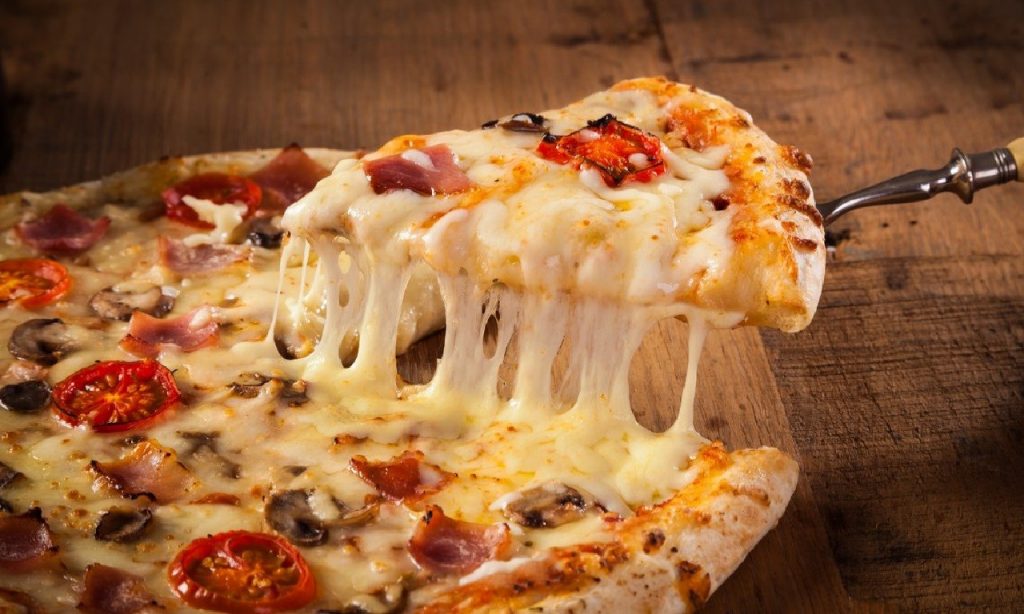 Imagem Ilustrando a Notícia: No Dia da Pizza, conheça 5 curiosidades do prato mais famoso do mundo