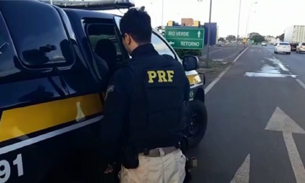 Imagem Ilustrando a Notícia: Motorista de aplicativo é preso com 3 kg de haxixe em Rio Verde