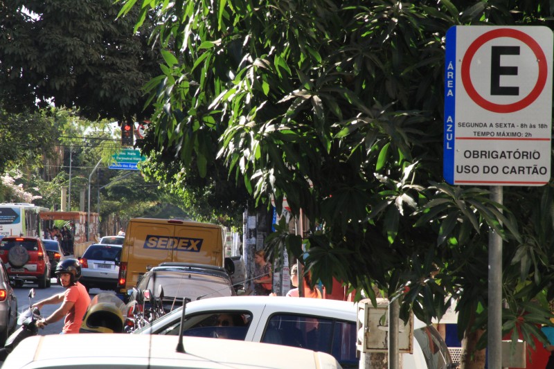 Imagem Ilustrando a Notícia: Estacionamento público poderá financiar transporte coletivo na capital