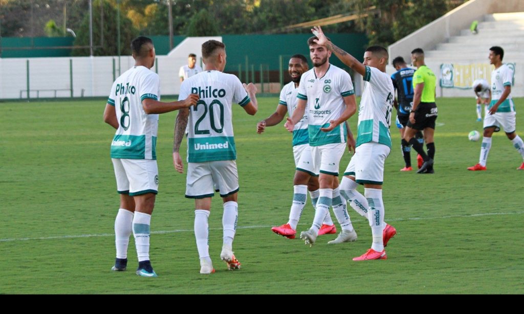Imagem Ilustrando a Notícia: Jogadores da base decidem e Goiás vence Capital com gol no fim