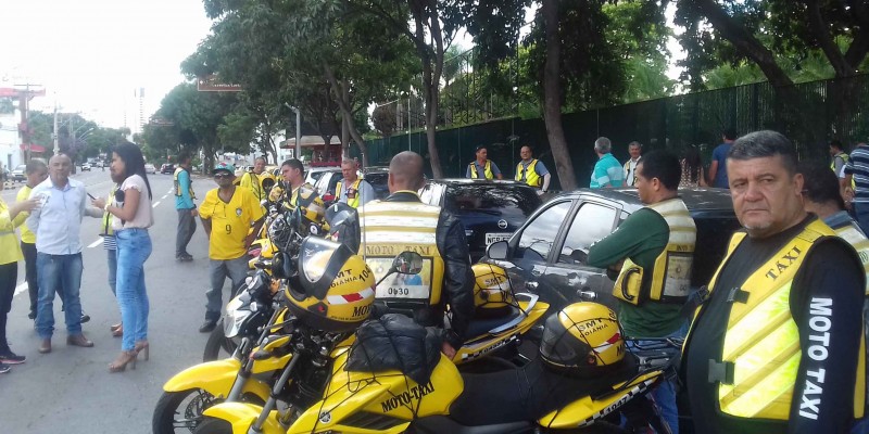Imagem Ilustrando a Notícia: Bandeira inicial do mototaxímetro custará R$ 3 após decreto