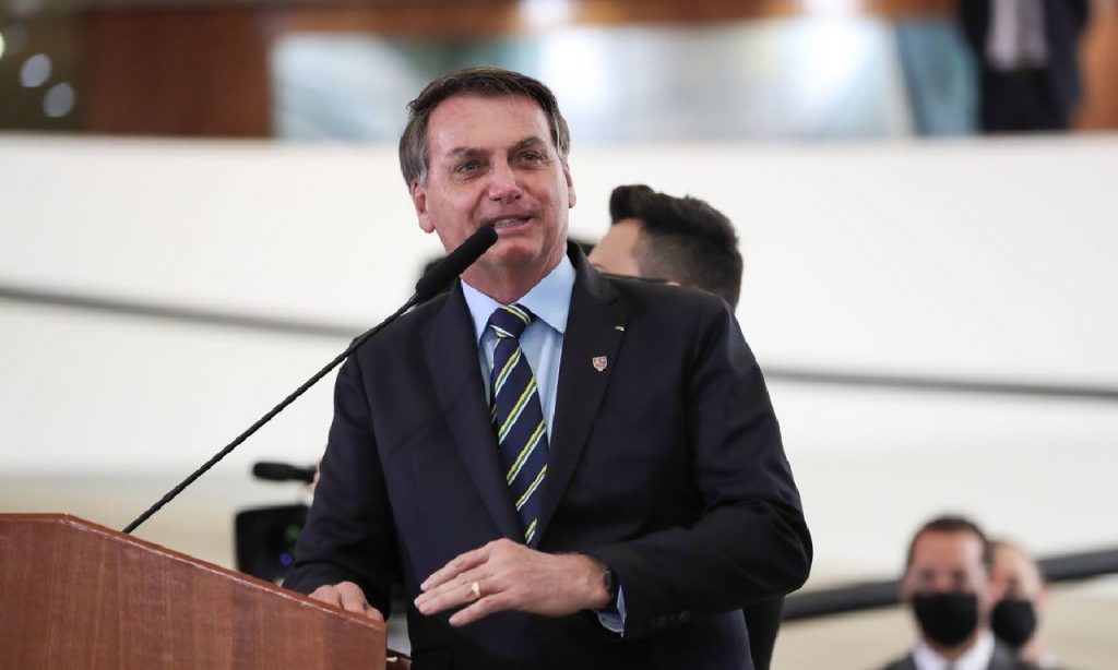 Imagem Ilustrando a Notícia: Bolsonaro diz a embaixador que Brasil vai ajudar o povo libanês