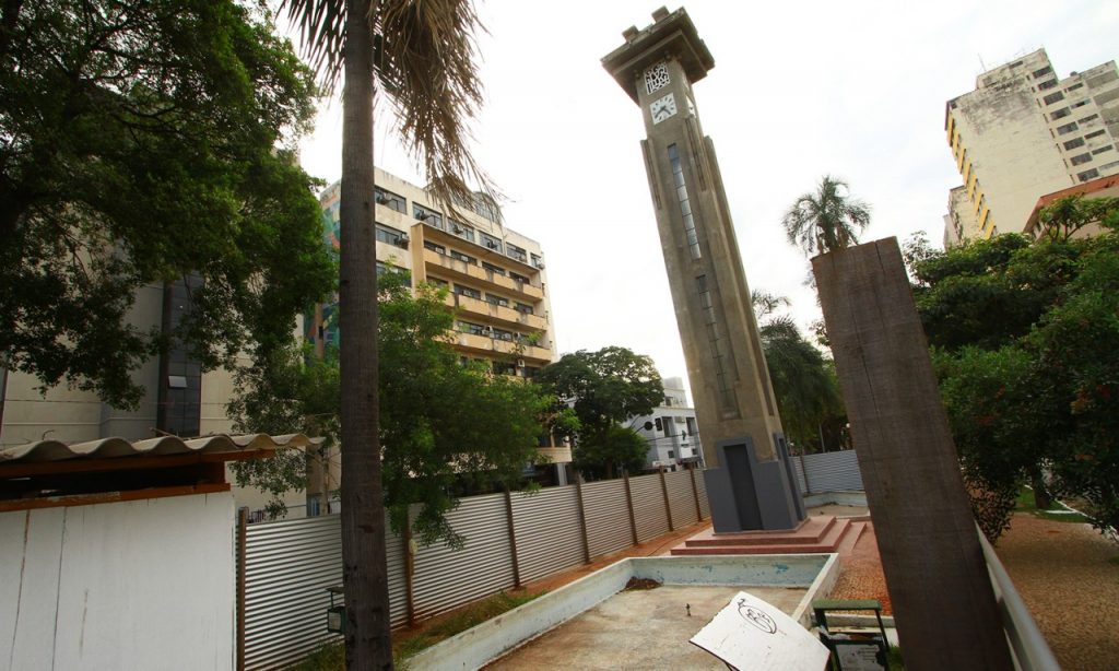 Imagem Ilustrando a Notícia: Restauração da Torre do Relógio ficou incompleta e não foi entregue à população