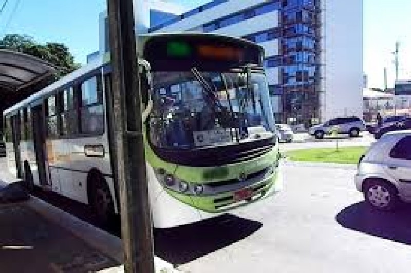 Imagem Ilustrando a Notícia: Promotora pede aumento imediato de ônibus durante pico