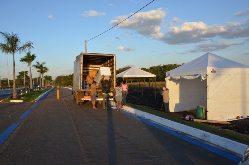 Imagem Ilustrando a Notícia: Barracas na Rodovia dos Romeiros já podem funcionar