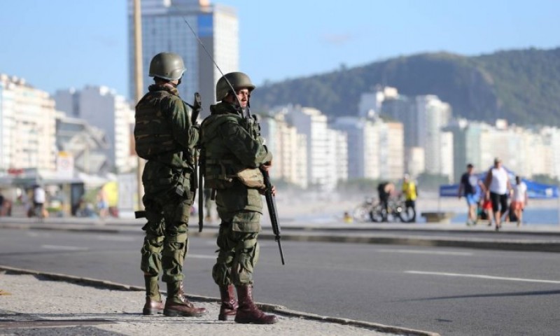 Imagem Ilustrando a Notícia: Decreto autoriza uso e permanência de forças armadas no Rio