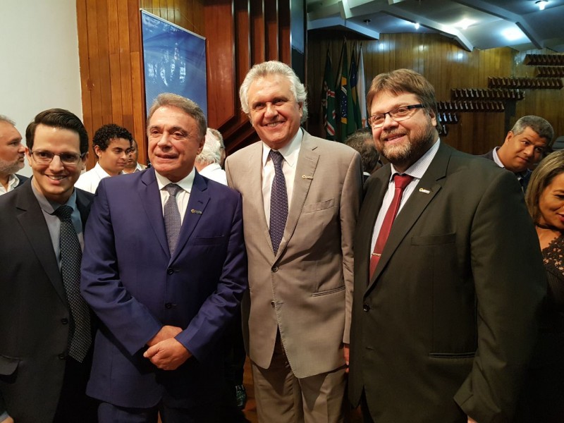 Imagem Ilustrando a Notícia: Senador pede Caiado e Daniel juntos