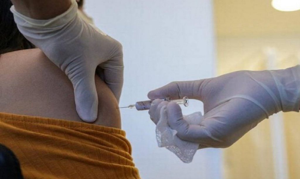 Imagem Ilustrando a Notícia: Por parte do Ministério da Saúde, vacina contra Covid-19 não será obrigatória, diz secretario