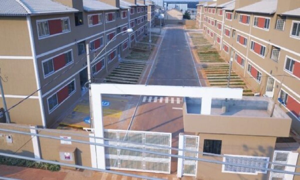 Imagem Ilustrando a Notícia: Caiado entrega 468 apartamentos em Valparaíso