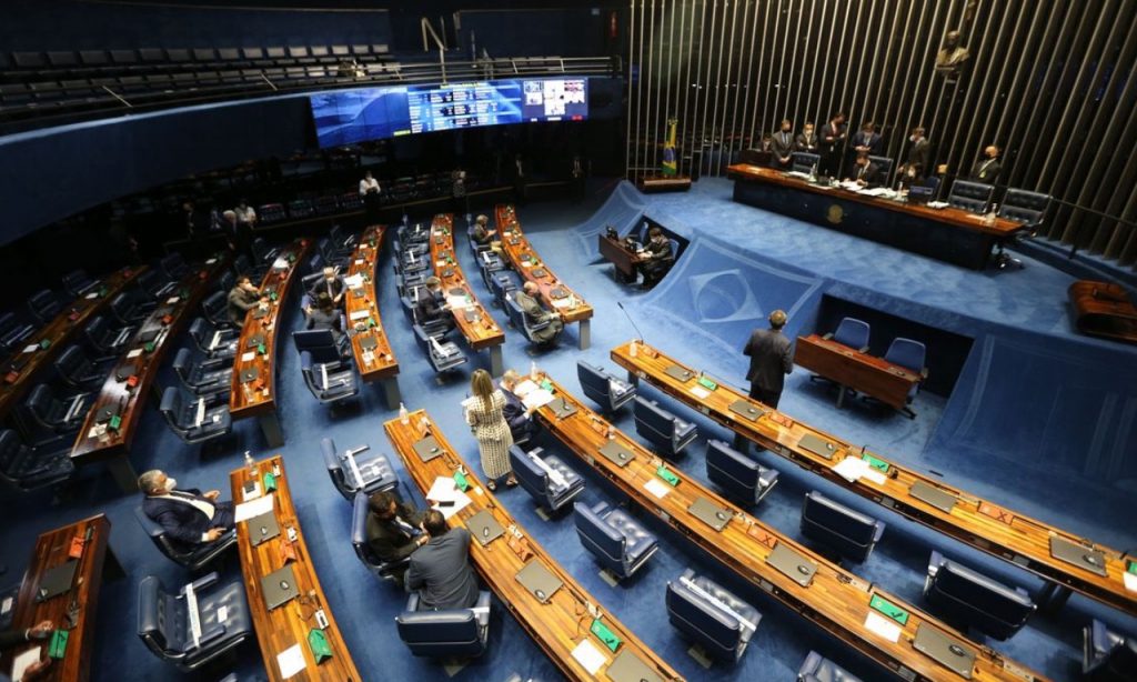 Imagem Ilustrando a Notícia: Senado aprova em 1º turno texto principal da PEC paralela da Previdência