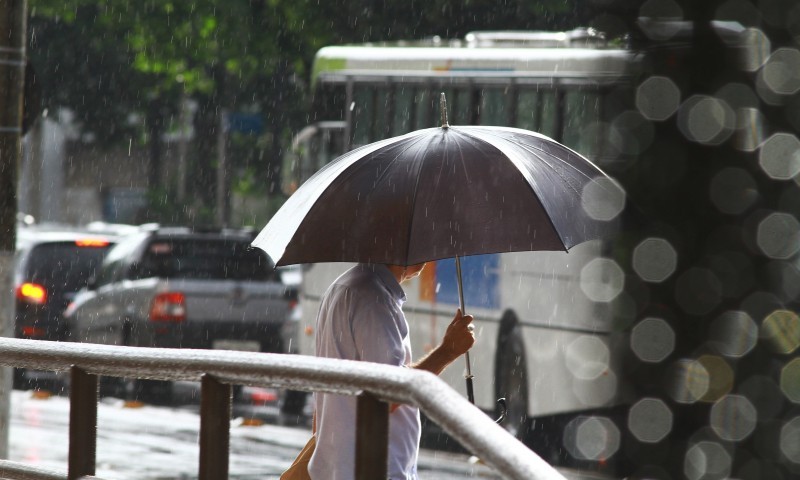 Imagem Ilustrando a Notícia: No domingo, clima permanece nublado com chuvas isoladas no Estado