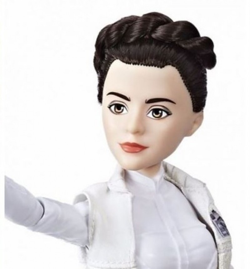 Imagem Ilustrando a Notícia: Carrie Fisher, do Star Wars, ganha nova boneca