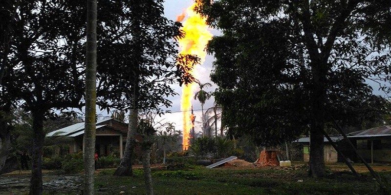 Imagem Ilustrando a Notícia: Poço ilegal de petróleo pega fogo e mata 15 pessoas na Indonésia