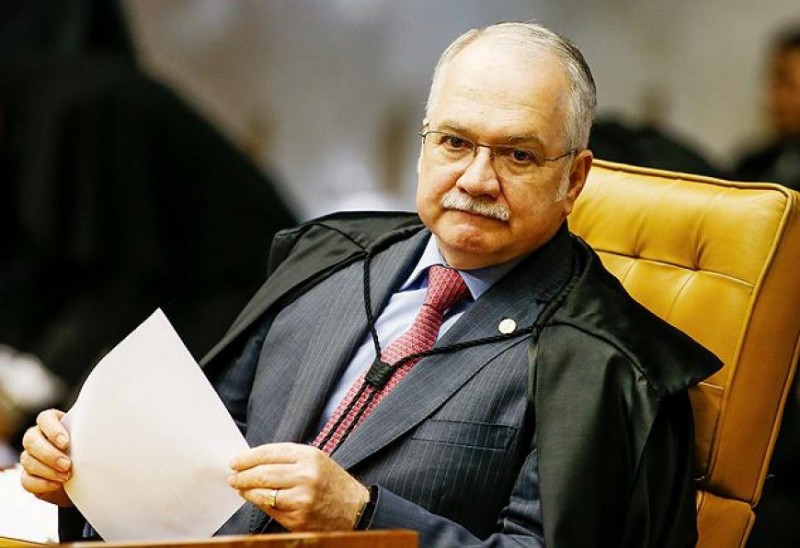 Imagem Ilustrando a Notícia: Fachin envia denúncia contra Lula e Dilma para Justiça Federal no DF