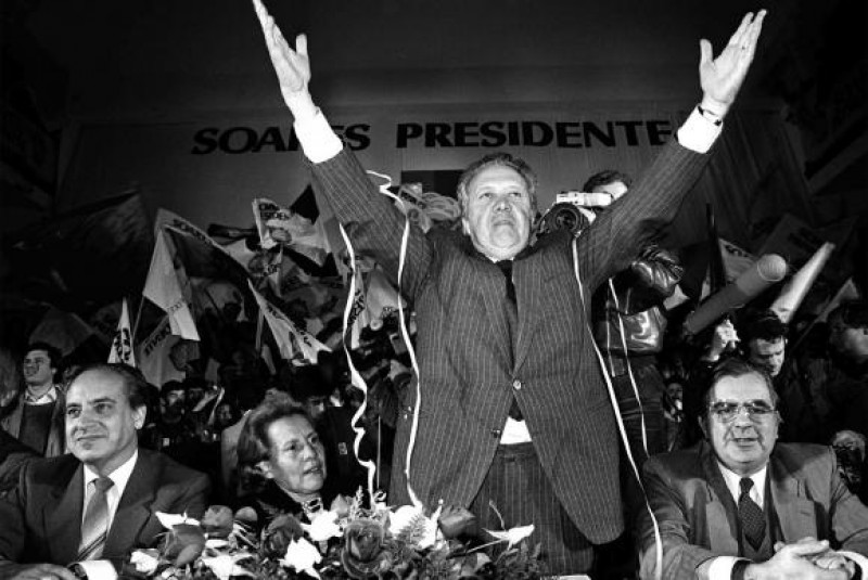 Imagem Ilustrando a Notícia: Ex-presidente português Mário Soares morre aos 92 anos