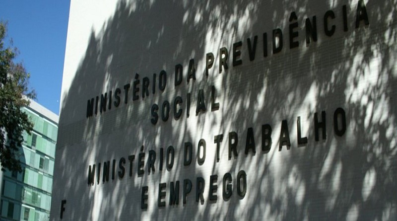 Imagem Ilustrando a Notícia: Ministério do Trabalho dá aval a imposto sindical na assembleia
