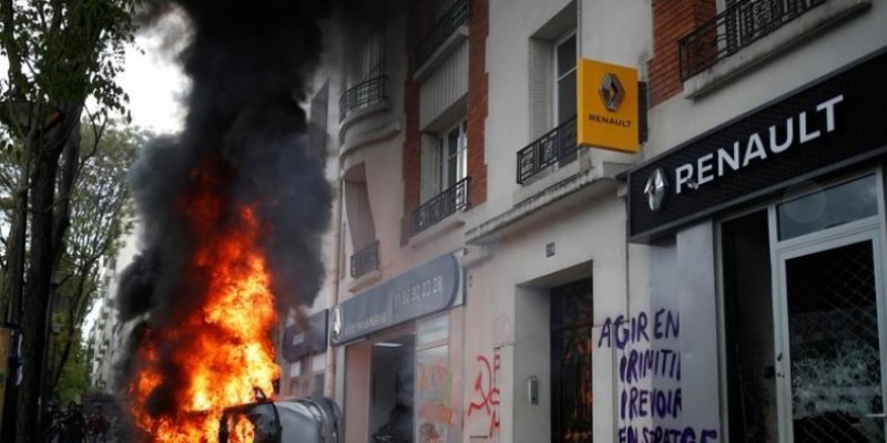 Imagem Ilustrando a Notícia: Violência marca manifestações no feriado em Paris
