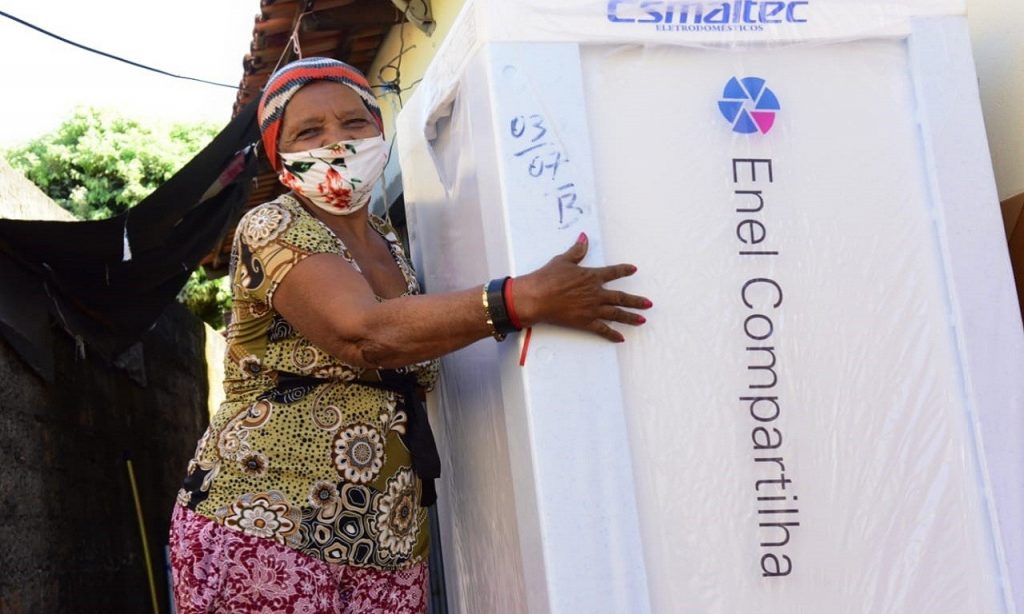Imagem Ilustrando a Notícia: Enel e governo de goiás entregam energização de 170 casas de comunidades kalunga em Cavalcante