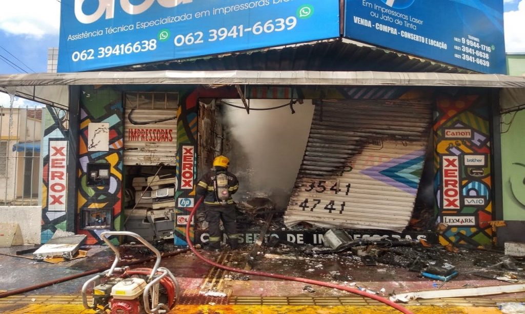 Imagem Ilustrando a Notícia: Loja de informática pega fogo na Avenida Paranaíba, em Goiânia