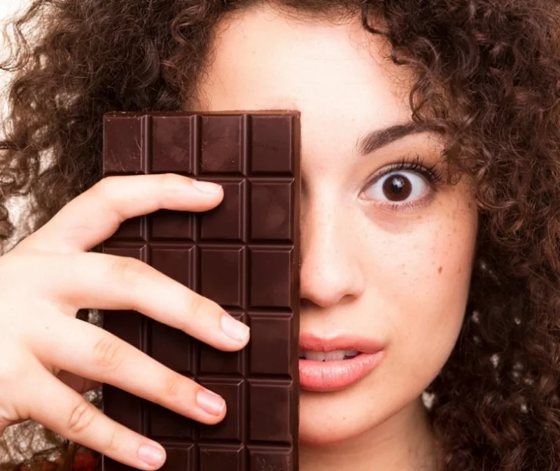 Imagem Ilustrando a Notícia: Chocolate e pele: mitos e verdades sobre as espinhas