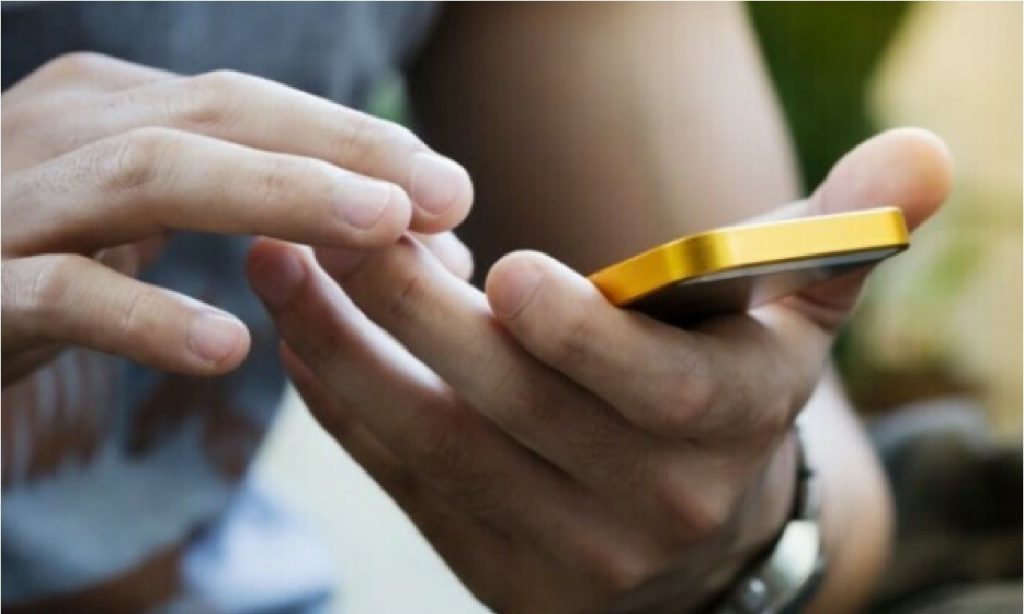 Imagem Ilustrando a Notícia: Polícia alerta para aplicativo falso sobre coronavírus que pode bloquear celulares