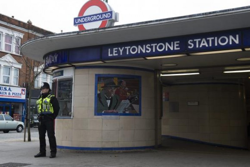 Imagem Ilustrando a Notícia: Polícia prende sexto suspeito de participação em atentado no metrô de Londres