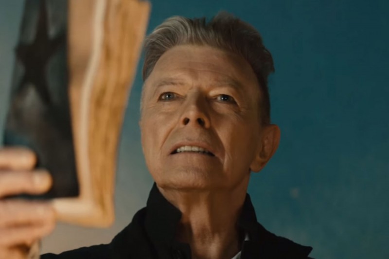 Imagem Ilustrando a Notícia: Com faixas inéditas de David Bowie, estreia hoje trilha sonora de ‘Lazarus’