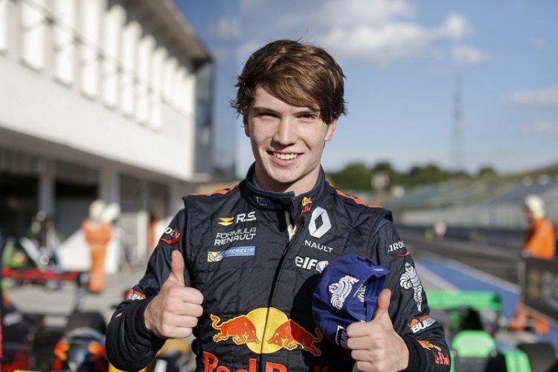 Imagem Ilustrando a Notícia: Piloto de 19 anos está próximo da F1