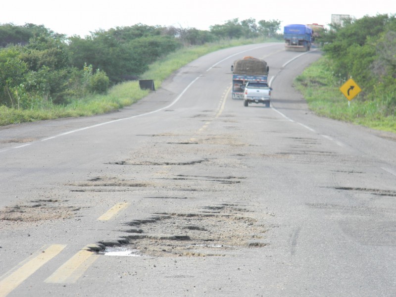 Imagem Ilustrando a Notícia: Pesquisa aponta defeitos na maioria das rodovias brasileiras