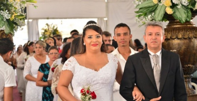 Imagem Ilustrando a Notícia: 174 casais dizem ‘sim’ em casamento comunitário em Trindade-GO