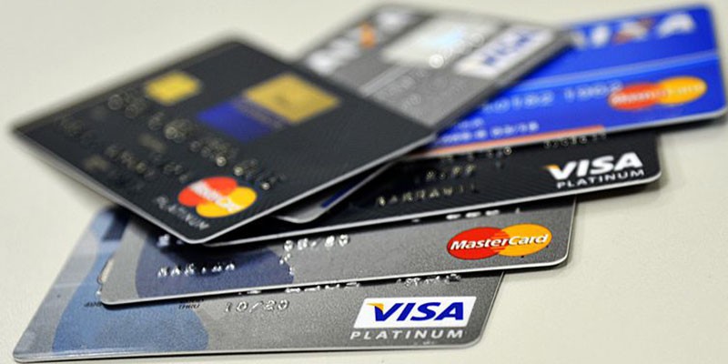 Imagem Ilustrando a Notícia: Juros do rotativo do cartão de crédito sobem para 274% ao ano