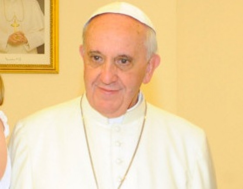 Imagem Ilustrando a Notícia: Papa aceita saída de arcebispo brasileiro acusado de ser gay