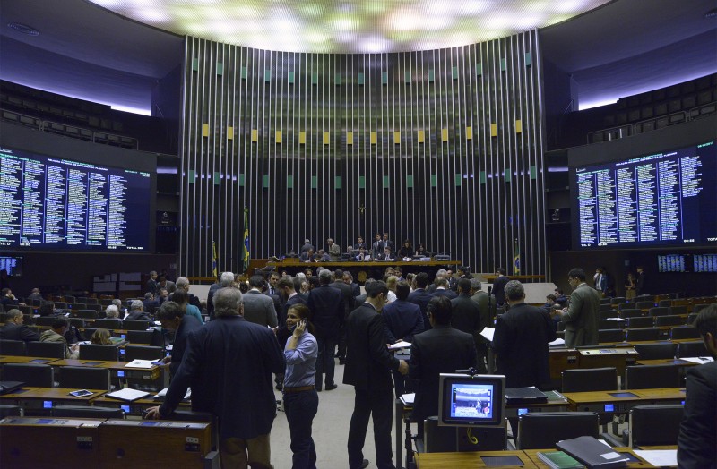 Imagem Ilustrando a Notícia: Plenário pode votar MP sobre petrolíferas