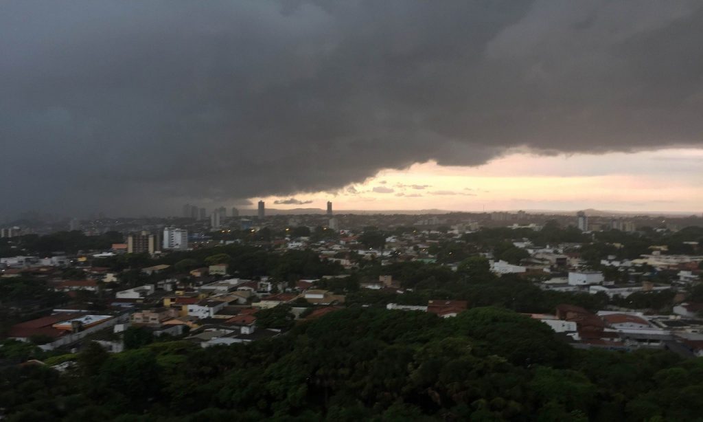Imagem Ilustrando a Notícia: Defesa Civil alerta população sobre chuvas intensas em Goiânia