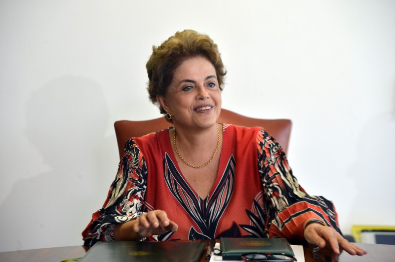 Imagem Ilustrando a Notícia: Reprovação do governo Dilma se mantém em 69%; 10% aprovam